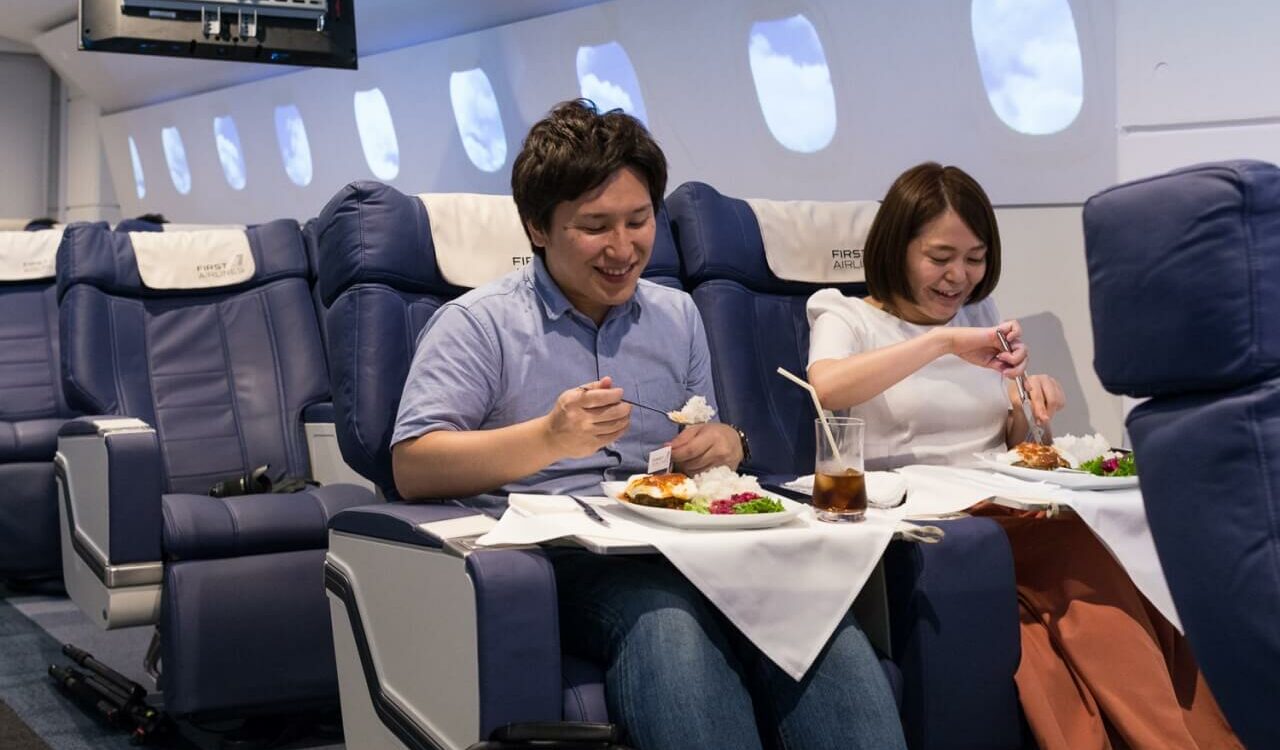 מסעדה בטוקיו מאפשרת לכם (במציאות מדומה) טיסה במחלקה ראשונה !