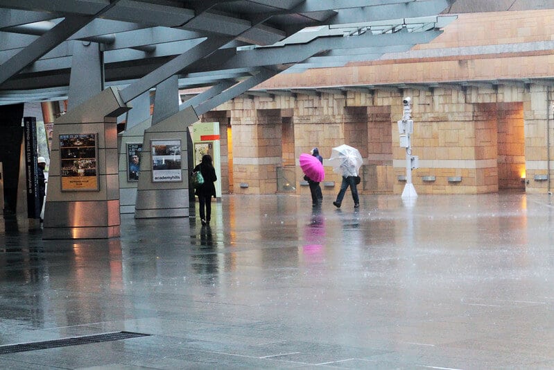 מה עושים בזמן שיש סופת טייפון ביפן?