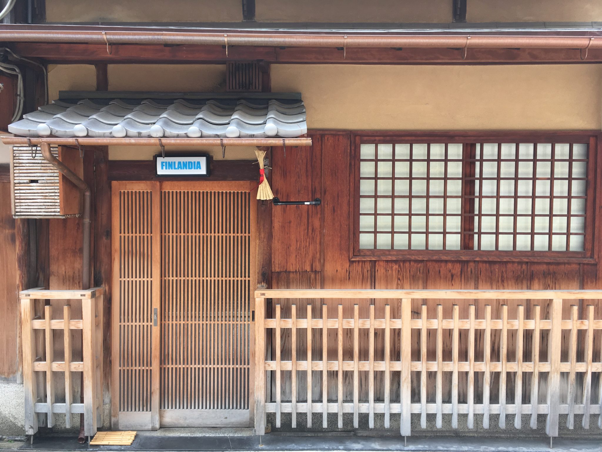 גיון פינלנדיה בר – דרום היגאשיאמה – Gion Finlandia Bar