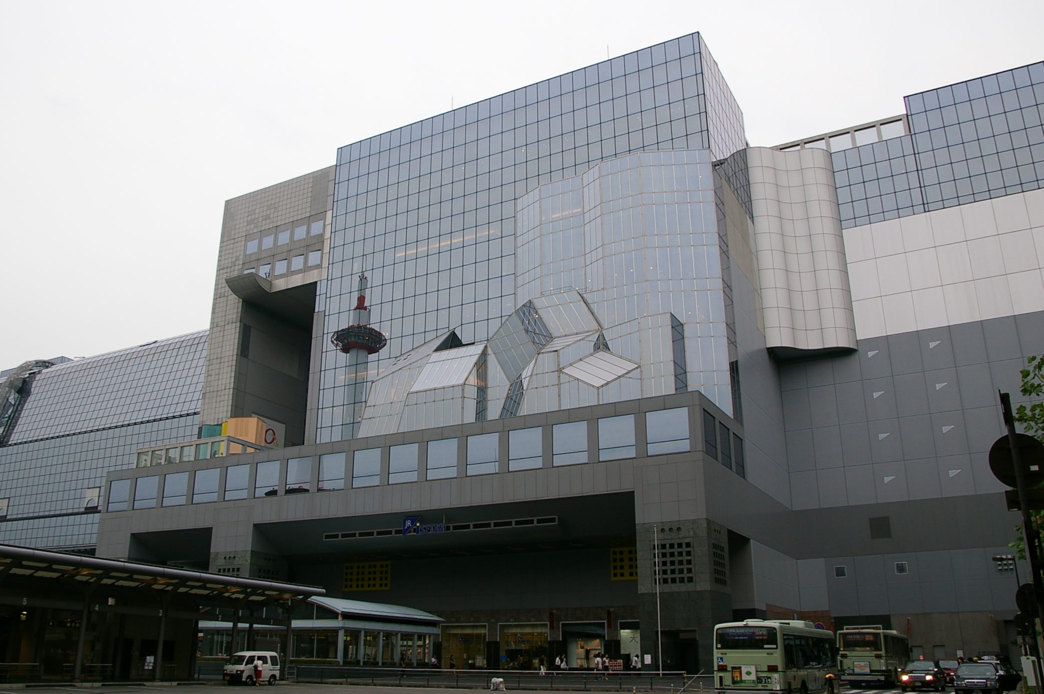 חנות כלבו איסטאן – אזור תחנת קיוטו – Isetan Department Store